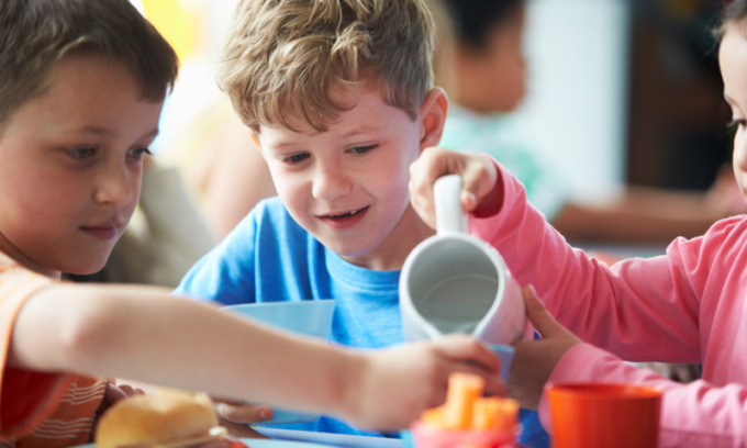 Mensa, pre e post scuola: il Comune mette le mani nelle tasche delle famiglie