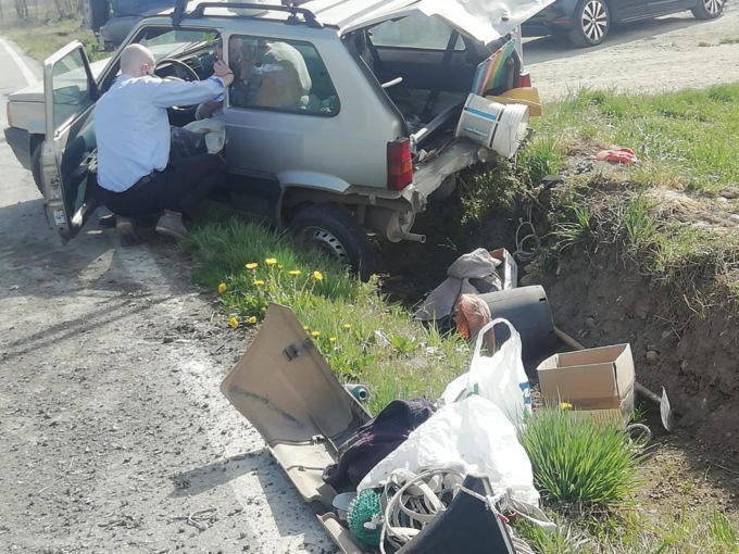 Scontro tra due auto, ci sono dei feriti LE FOTO