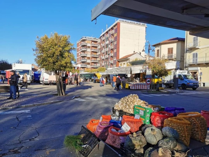 Mercato di domani, le bancarelle saranno nella piazzetta Garibaldi