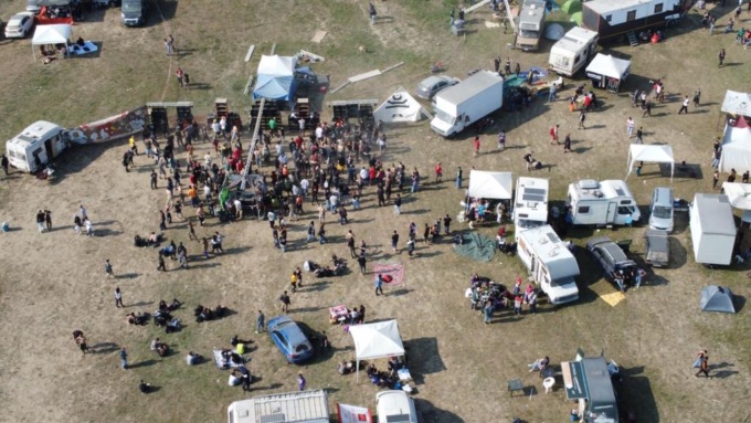 Rave vicino al cimitero, c’erano anche svizzeri e francesi LE FOTO