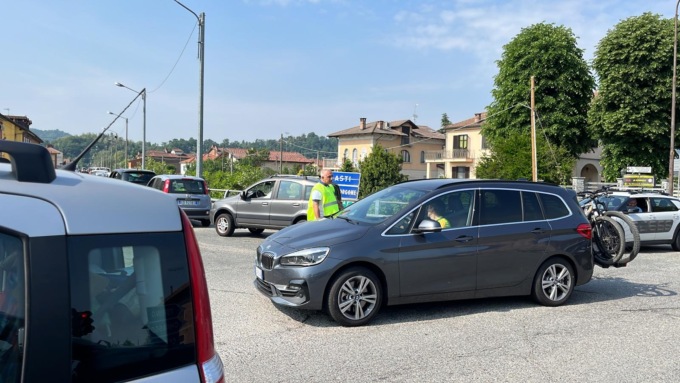 Passaggi a livello chiusi, coda sulla provinciale 590