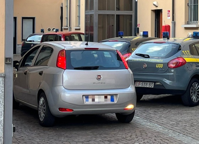 Percepiscono il reddito di cittadinanza e lavorano in nero in due noti locali di Chivasso