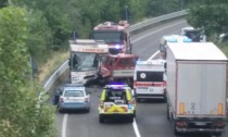 Schianto frontale tra furgone e camioncino: 4 morti e due feriti gravi