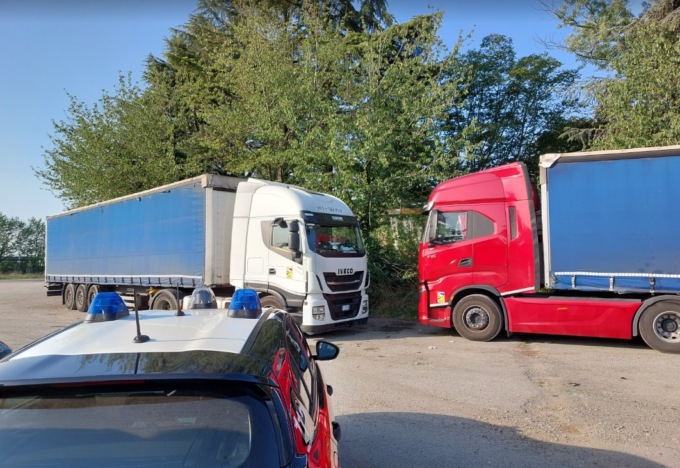 Rubano gasolio dai camion