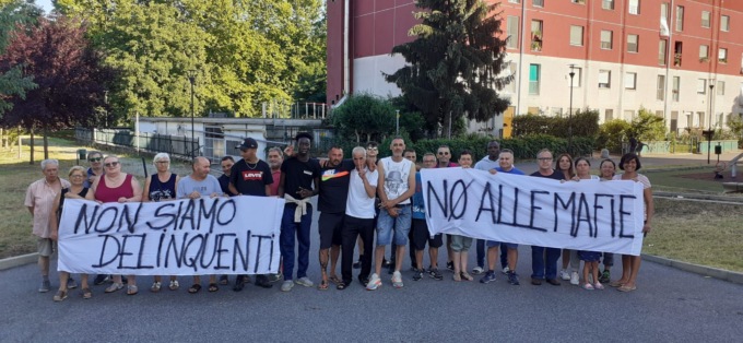 ‘Ndrangheta, flash mob a Chivasso: “Il nostro non è un quartiere mafioso”