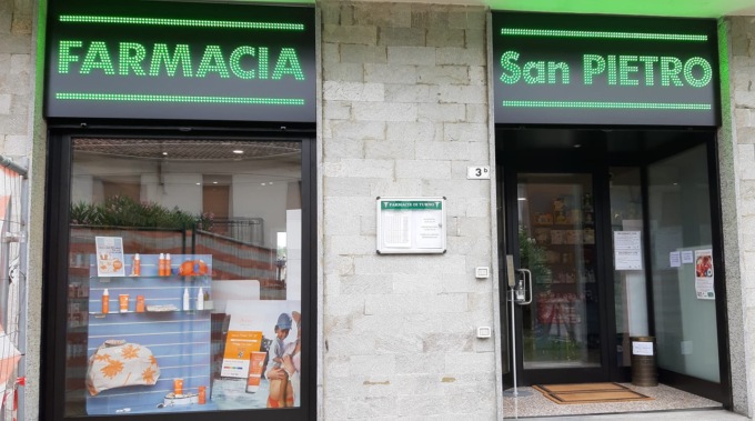Rubano la cassa in farmacia