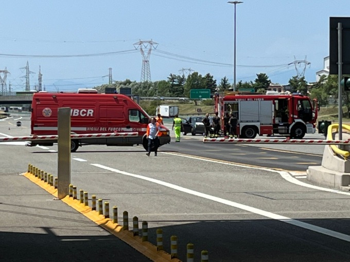 Allarme bomba al casello dell’autostrada Torino-Milano FOTO E VIDEO