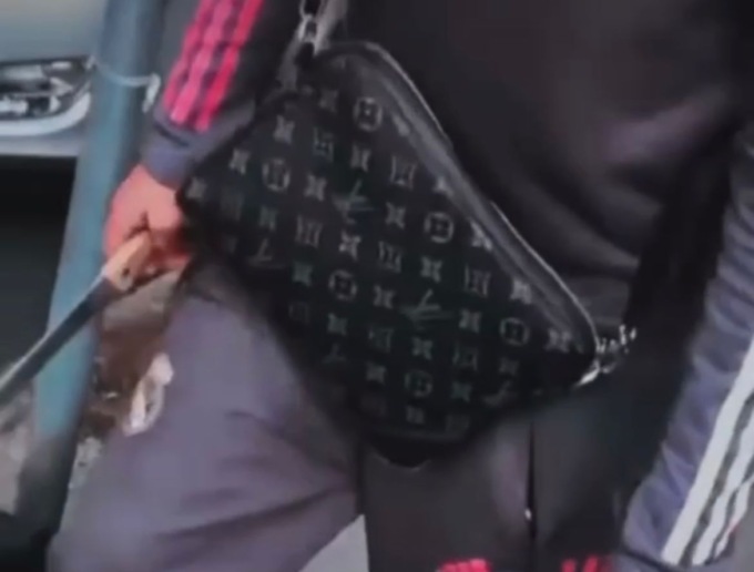 Cattivi ragazzi: su Instagram foto e video tra coltelli, pistole, tanti soldi e bullismo