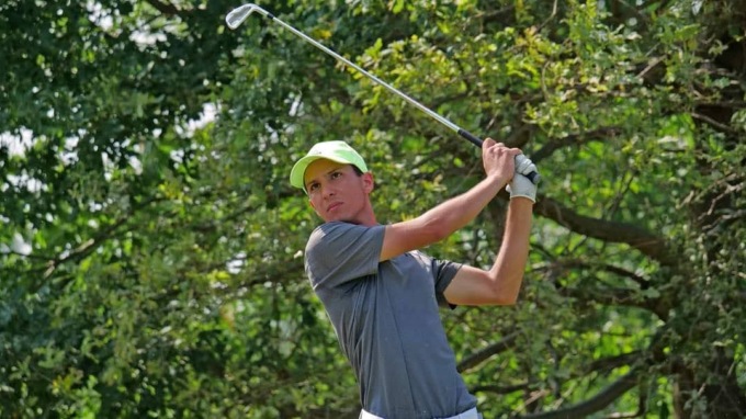 Con la mazza e la pallina da golf Lorenzo vuole conquistare l’America