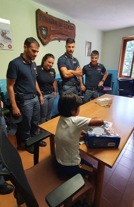 Gli rubano il gioco preferito in vacanza, bimbo sporge denuncia