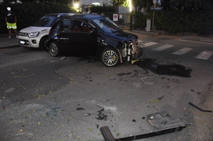 Auto cade dal cavalcavia