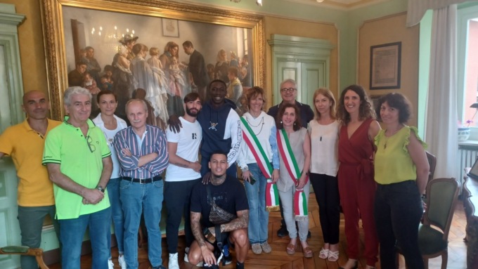 Khaby Lame è cittadino italiano: ha prestato giuramento al Comune di Chivasso FOTO e VIDEO