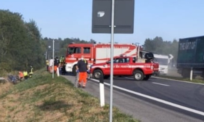 Schianto sul raccordo Ivrea-Santhià: muoiono madre, padre e figlio 15enne