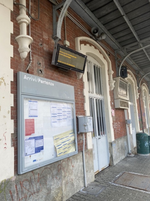 Bocciata la stazione ferroviaria,  pendolari senza wc e sala d’aspetto