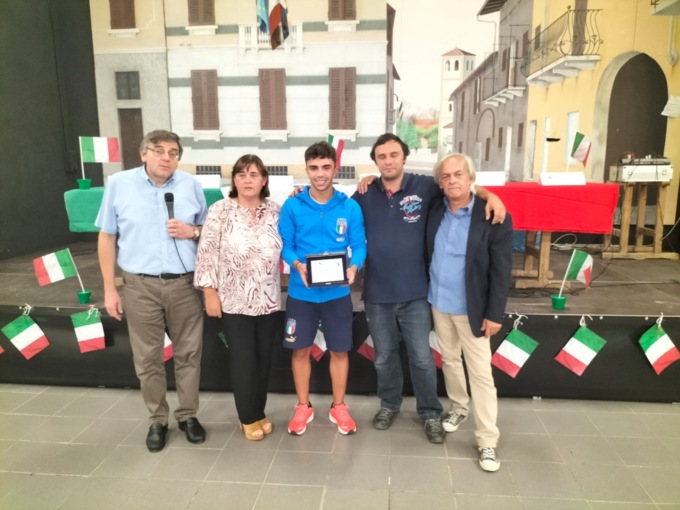 Il calciatore De Felice festeggiato a Lauriano