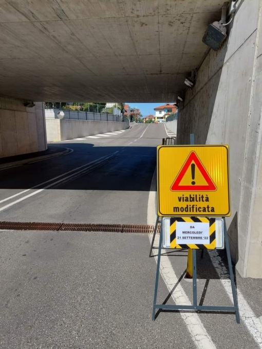 Via Prati Neivati a senso unico, parte così la «rivoluzione viaria» del paese