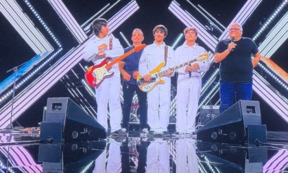 X-Factor: il paese fa il tifo per il suo batterista Fratucelli e per gli Omini LE FOTO