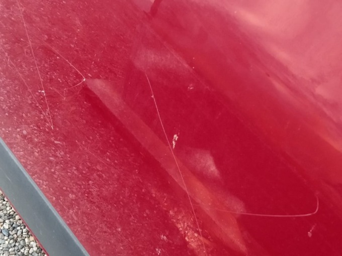 Rigano le auto in pieno giorno