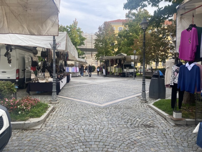 Addio al mercato in piazza