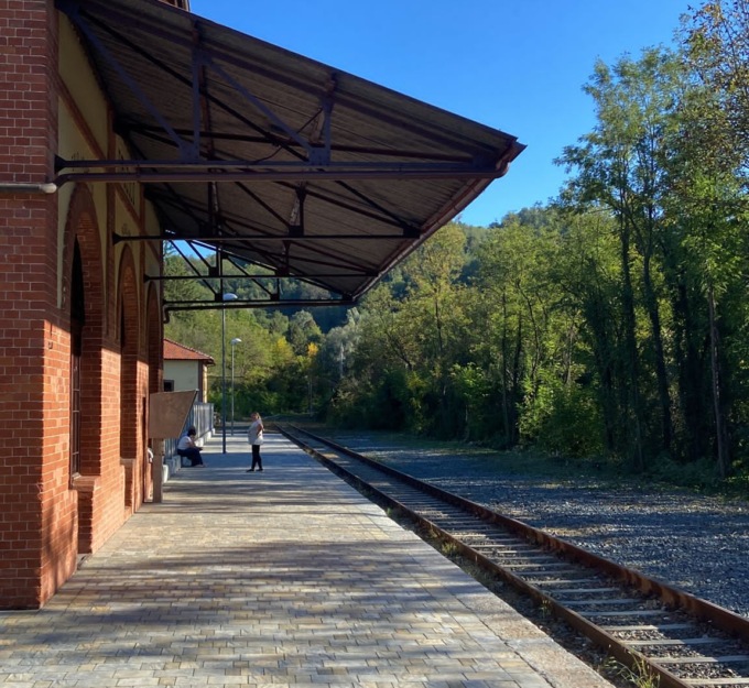 Treno storico supera Brozolo e viaggia verso Chivasso (ma con un aiuto) IL VIDEO