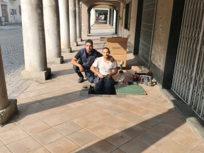 Torna la luce sotto i portici, erano al buio da dieci mesi