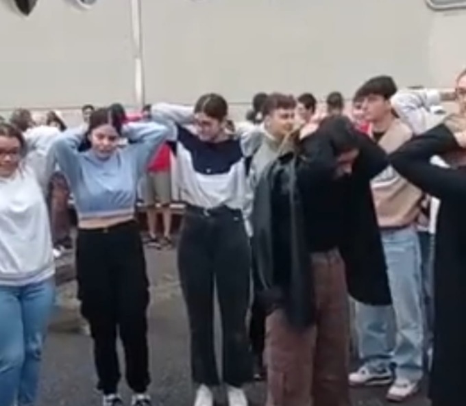 Il Martinetti per Mahsa Amini: flash mob degli studenti