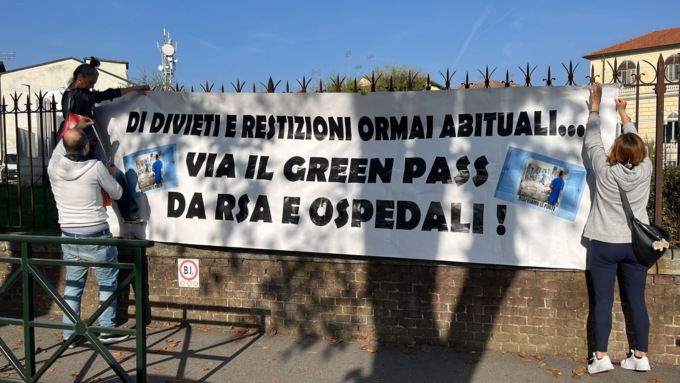 Manifestazione No Green Pass, c’è anche Rosy della Torteria LE FOTO