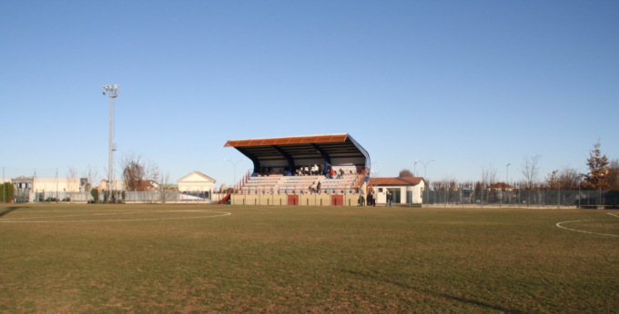 Sparisce la targa fuori dal campo sportivo: è scontro tra Comune e Cigliano Calcio
