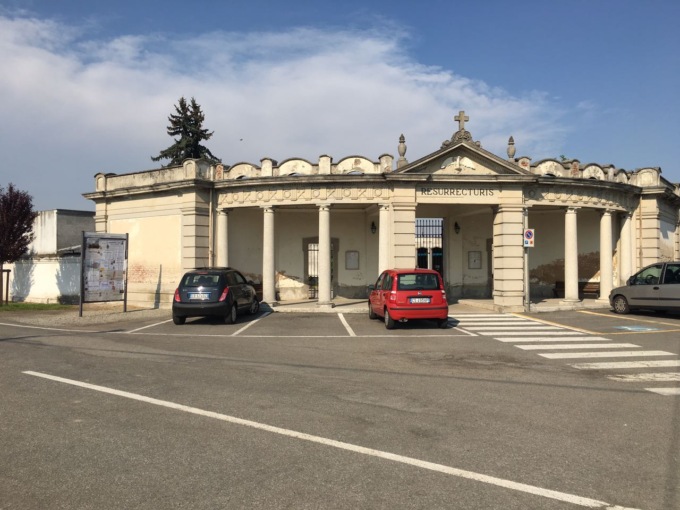 Pochi posti al cimitero… ora ce ne sono 90