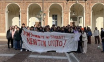 Caso Ubertini, presidio degli studenti del Newton sotto il palazzo del Comune
