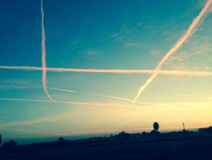 Scie chimiche, scoppia il caso