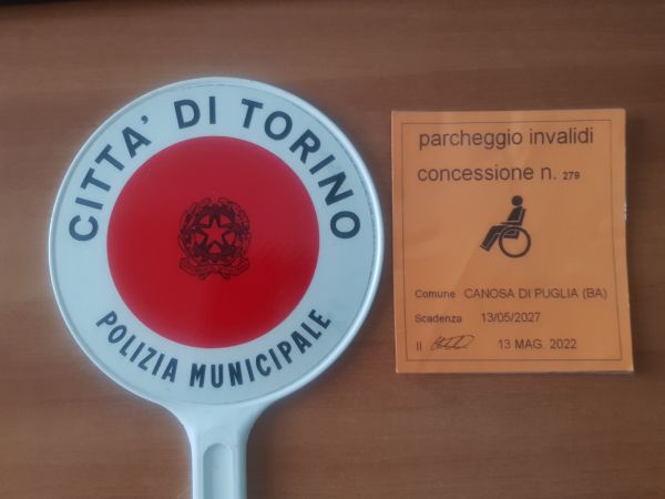 Pass disabili, scoperto contrassegno falso su un’auto