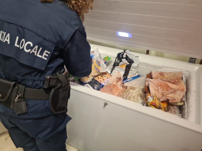 Carne mal conservata: maxi sequestro