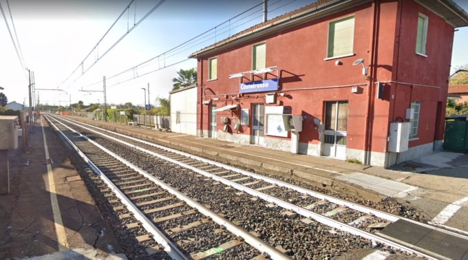 Uomo finisce sotto un treno merci