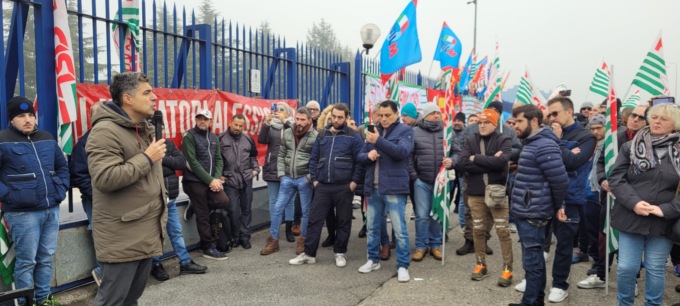 Incidente mortale sul lavoro, presidio ai cancelli
