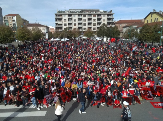 Chivasso tifa Pecco, grande attesa in piazza d’Armi FOTO E VIDEO