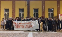 Newton all'Ubertini, il presidio sotto il Comune: gli studenti chiedono una succursale idonea FOTO E VIDEO