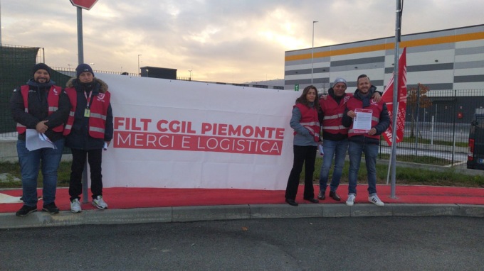Black Friday Amazon, lavoratori in sciopero a Brandizzo e Torrazza