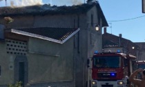 Incendio in una casa in centro, un ustionato VIDEO E FOTO