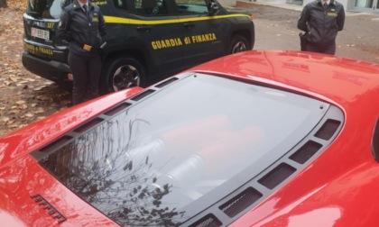 Guardia di Finanza sequestra falsa Ferrari F430 costruita artigianalmente