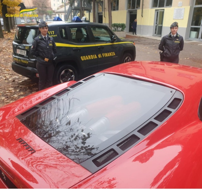 Guardia di Finanza sequestra falsa Ferrari F430 costruita artigianalmente