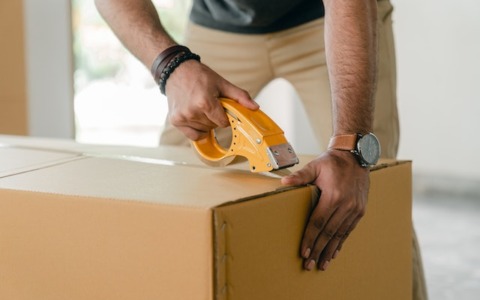Come mantenere i legami con i parenti lontani inviando pacchi regalo fatti in casa