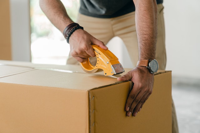 Come mantenere i legami con i parenti lontani inviando pacchi regalo fatti in casa