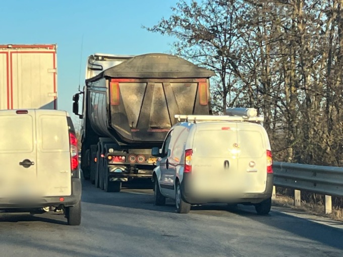 Tamponamento sul ponte Sant’Anna: tre mezzi coinvolti