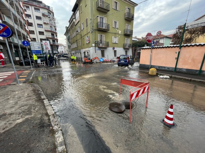 Via Italia allagata, la strada diventa un fiume FOTO E VIDEO