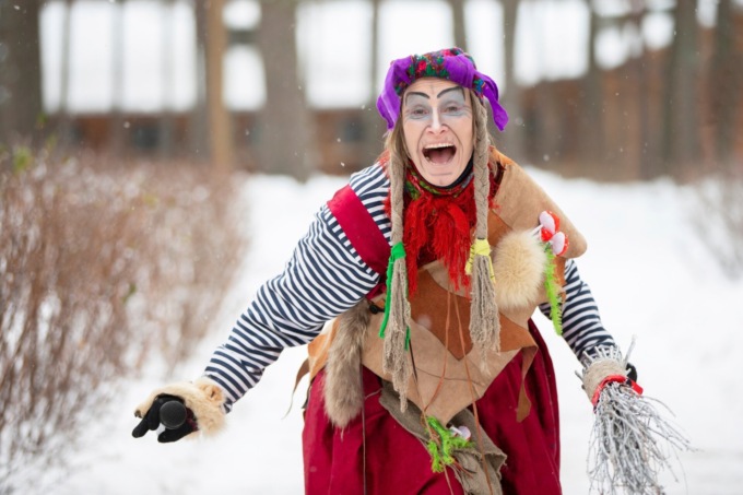 Auguri per la Befana, ecco le frasi da inviare via WhatsApp