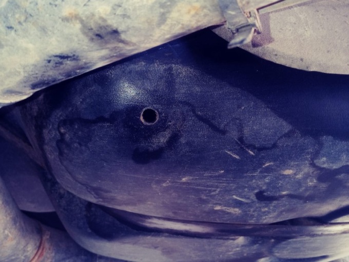 Rubava il carburante forando i serbatoi: denunciato un brandizzese