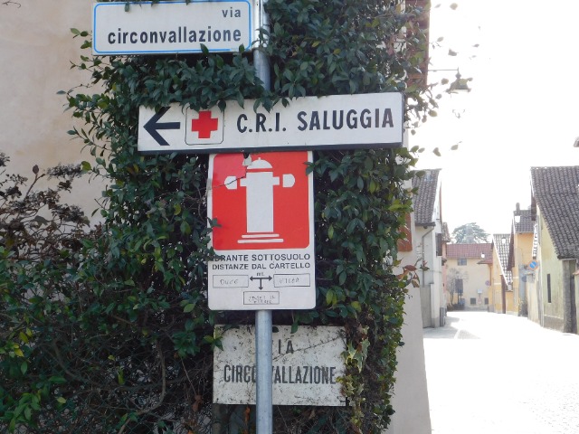 Scritte nazifasciste sul cartello