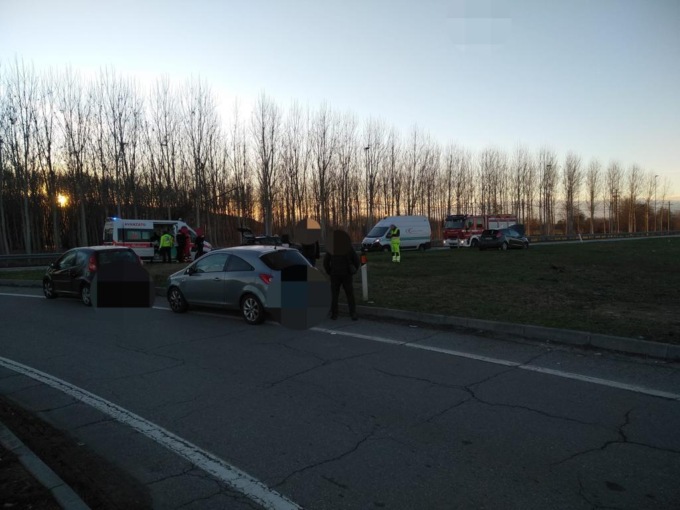 Ubriaco sfreccia  a velocità folle   e fa  «strage»  di auto