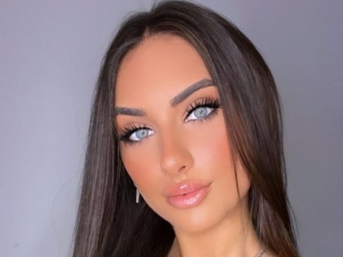 Nicole, modella e influencer che vuole diventare medico